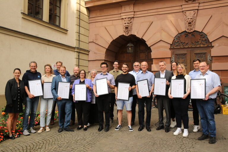 Gruppenbild der unterschriebenen Absichtserklärung